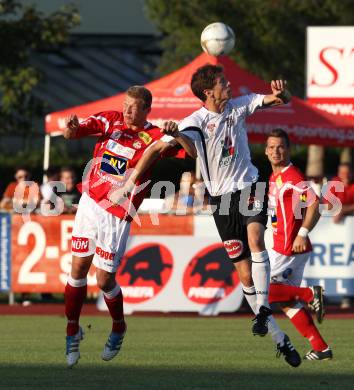 Fussball Bundesliga. Erste Liga. WAC/St. Andrae gegen SKN St. Poelten.  Christian Falk (WAC/St.Andrae),  Michael Popp (St. Poelten). Wolfsberg, 26.8.2011
Foto: Kuess

---
pressefotos, pressefotografie, kuess, qs, qspictures, sport, bild, bilder, bilddatenbank