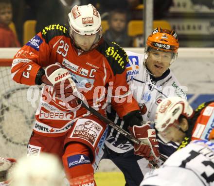 Eishockey Testspiel KAC gegen Iserlohn Roosters. Christoph Brandner, (KAC), Jassen Cullimore (Iserlohn Roosters). Klagenfurt, 27.8.2011.
Foto: Kuess 

---
pressefotos, pressefotografie, kuess, qs, qspictures, sport, bild, bilder, bilddatenbank