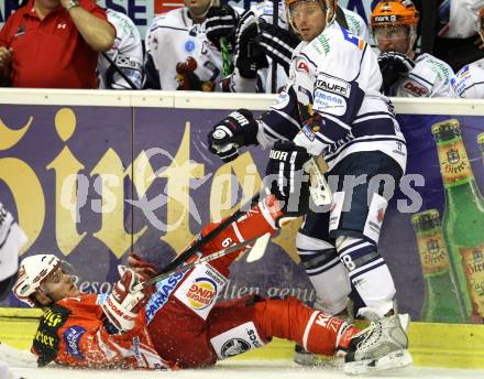 Eishockey Testspiel KAC gegen Iserlohn Roosters. Stephan Geier, (KAC), Tobias Woerle (Iserlohn Roosters). Klagenfurt, 27.8.2011.
Foto: Kuess 

---
pressefotos, pressefotografie, kuess, qs, qspictures, sport, bild, bilder, bilddatenbank