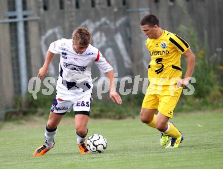Fussball Regionalliga. SAK gegen Pasching. Grega Triplat (SAK), Edvin Hodzic (Pasching). Klagenfurt, am 27.8.2011.
Foto: Kuess
---
pressefotos, pressefotografie, kuess, qs, qspictures, sport, bild, bilder, bilddatenbank