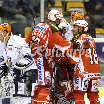 Eishockey Testspiel KAC gegen Iserlohn Roosters. Torjubel Thomas Koch, Mike Siklenka (KAC). Klagenfurt, 27.8.2011.
Foto: Kuess 

---
pressefotos, pressefotografie, kuess, qs, qspictures, sport, bild, bilder, bilddatenbank