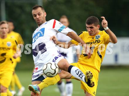 Fussball Regionalliga. SAK gegen Pasching. Goran Jolic (SAK), Uemit Nuredini (Pasching). Klagenfurt, am 27.8.2011.
Foto: Kuess
---
pressefotos, pressefotografie, kuess, qs, qspictures, sport, bild, bilder, bilddatenbank