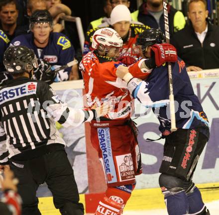 Eishockey Testspiel KAC gegen ERC Ingolstadt.  Furey Kirk (KAC), Jeremy Reich (ERC Ingolstadt). Klagenfurt, 28.8.2011.
Foto: Kuess 

---
pressefotos, pressefotografie, kuess, qs, qspictures, sport, bild, bilder, bilddatenbank