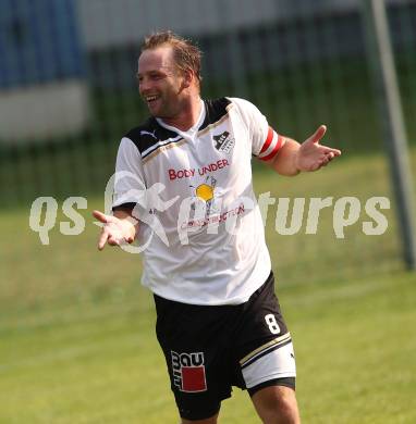 Fussball Kaerntner Liga. SVG Bleiburg gegen Ruden.  Torjubel Daniel Wriessnig (Bleiburg). Bleiburg, am 11.9.2011.
Foto: Kuess
---
pressefotos, pressefotografie, kuess, qs, qspictures, sport, bild, bilder, bilddatenbank