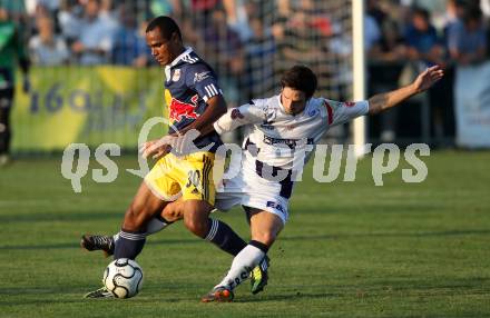 Fussball. OEFB Cup. SAK gegen Red Bull Salzburg. Thomas Riedl,  (SAK), Santiago Leonardo Vitor (Salzburg). Klagenfurt, 21.9.2011.
Foto: Kuess
---
pressefotos, pressefotografie, kuess, qs, qspictures, sport, bild, bilder, bilddatenbank