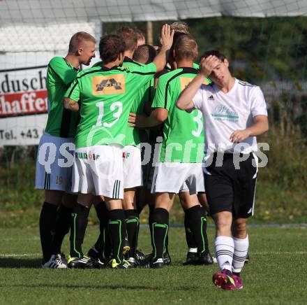 Fussball Kaerntner Liga. Eberndorf gegen Voelkermarkt. Torjubel Voelkermarkt. Feldkirchen, 24.9.2011.
Foto: Kuess
---
pressefotos, pressefotografie, kuess, qs, qspictures, sport, bild, bilder, bilddatenbank