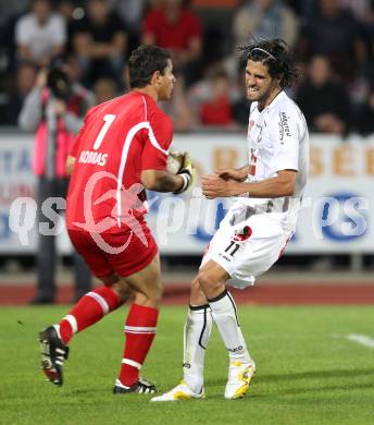 Fussball. Erste Liga. RZ Pellets WAC/St. Andrae gegen Cashpoint SCR Altach. Jacobo,  (WAC), Martin Kobras (Altach). Wolfsberg, 30.9.2011. 
Foto: Kuess

---
pressefotos, pressefotografie, kuess, qs, qspictures, sport, bild, bilder, bilddatenbank