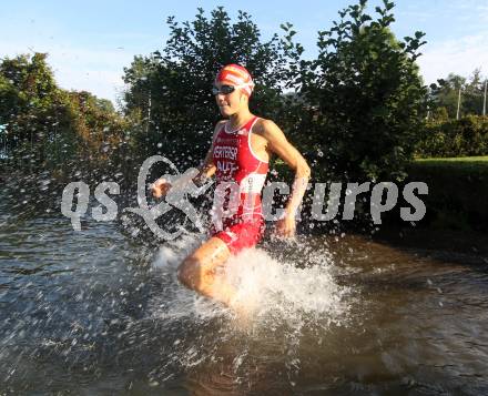 Triathlon. Laufen, Schwimmen, Radfahren. Lisa Perterer. 
Klagenfurt, 22.9.2011.
Foto: Kuess
---
pressefotos, pressefotografie, kuess, qs, qspictures, sport, bild, bilder, bilddatenbank