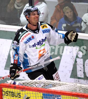 EBEL. Eishockey Bundesliga. EC Rekord Fenster VSV gegen EHC LIWEST Linz. Torjubel Patrick Leahy (Linz). Villach, am 7.10.2011.
Foto: Kuess 


---
pressefotos, pressefotografie, kuess, qs, qspictures, sport, bild, bilder, bilddatenbank