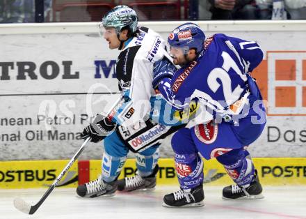 EBEL. Eishockey Bundesliga. EC Rekord Fenster VSV gegen EHC LIWEST Linz. Nicolas Petrik,  (VSV), Fabian Scholz (Linz). Villach, am 7.10.2011.
Foto: Kuess 


---
pressefotos, pressefotografie, kuess, qs, qspictures, sport, bild, bilder, bilddatenbank