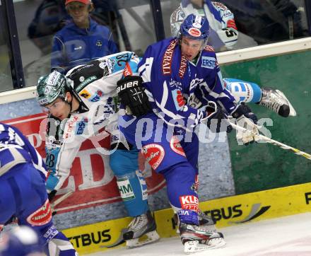 EBEL. Eishockey Bundesliga. EC Rekord Fenster VSV gegen EHC LIWEST Linz. Tomaz Razingar, (VSV),  Mike Ouellette (Linz). Villach, am 7.10.2011.
Foto: Kuess 


---
pressefotos, pressefotografie, kuess, qs, qspictures, sport, bild, bilder, bilddatenbank