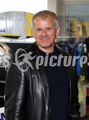Fussball. Regionalliga. Pressekonferenz. Derby Austria Klagenfurt gegen VSV. Egon Putzi. Klagenfurt, 13. 10.2011.
Foto: Kuess
---
pressefotos, pressefotografie, kuess, qs, qspictures, sport, bild, bilder, bilddatenbank