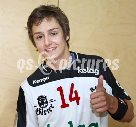 Handball. SC Kelag Ferlach. Mathias Rath (Ferlach). Ferlach, 15.10.2011.
Foto: Kuess
---
pressefotos, pressefotografie, kuess, qs, qspictures, sport, bild, bilder, bilddatenbank