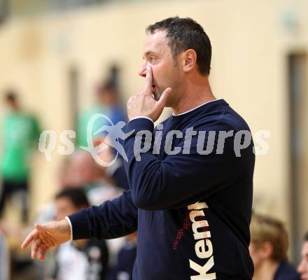 Handball. SC Kelag Ferlach gegen HC Shoppingcity Seiersberg. Trainer Boris Levc (Ferlach). Ferlach, 15.10.2011.
Foto: Kuess
---
pressefotos, pressefotografie, kuess, qs, qspictures, sport, bild, bilder, bilddatenbank