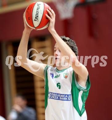 Basketball 2. Bundesliga. KOS Klagenfurt/Celovec gegen Amstetten Falcons. Matej Smrtnik (KOS). KLagenfurt, am 16.10.2011.
Foto: Kuess
---
pressefotos, pressefotografie, kuess, qs, qspictures, sport, bild, bilder, bilddatenbank
