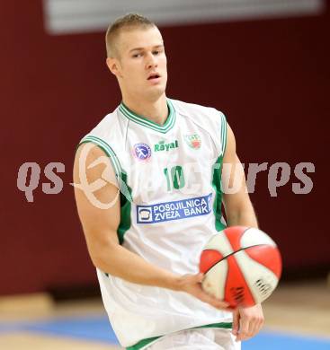Basketball 2. Bundesliga. KOS Klagenfurt/Celovec gegen Amstetten Falcons. Petar Ciganovic (KOS). KLagenfurt, am 16.10.2011.
Foto: Kuess
---
pressefotos, pressefotografie, kuess, qs, qspictures, sport, bild, bilder, bilddatenbank