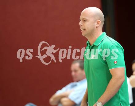 Basketball 2. Bundesliga. KOS Klagenfurt/Celovec gegen Amstetten Falcons. Trainer Miro Majkic (KOS). KLagenfurt, am 16.10.2011.
Foto: Kuess
---
pressefotos, pressefotografie, kuess, qs, qspictures, sport, bild, bilder, bilddatenbank