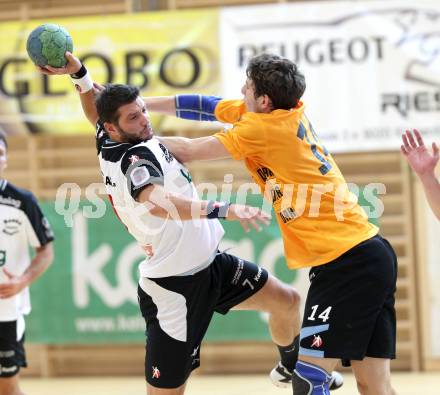 Handball. SC Kelag Ferlach gegen HC Shoppingcity Seiersberg. Christian Koschu,  (Ferlach), Peter Laggner (Seiersberg). Ferlach, 15.10.2011.
Foto: Kuess
---
pressefotos, pressefotografie, kuess, qs, qspictures, sport, bild, bilder, bilddatenbank