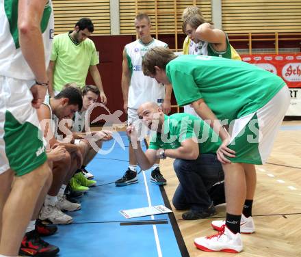 Basketball 2. Bundesliga. KOS Klagenfurt/Celovec gegen Amstetten Falcons. Trainer Miro Majkic (KOS). KLagenfurt, am 16.10.2011.
Foto: Kuess
---
pressefotos, pressefotografie, kuess, qs, qspictures, sport, bild, bilder, bilddatenbank