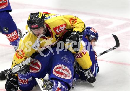 EBEL. Eishockey Bundesliga. EC Rekord Fenster VSV gegen UPC Vienna Capitals. Christof Martinz,  (VSV), Dan Bjornlie (Caps). Villach, am 21.10.2011.
Foto: Kuess 


---
pressefotos, pressefotografie, kuess, qs, qspictures, sport, bild, bilder, bilddatenbank