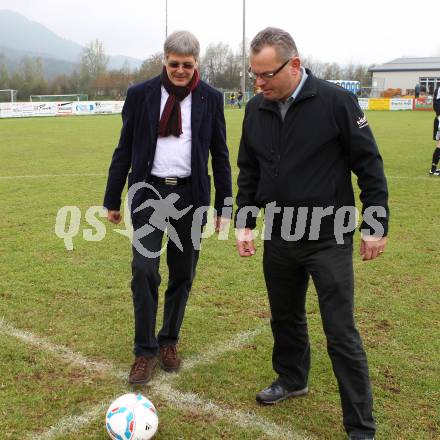 Fussball Unterliga Ost. Liebenfels gegen Friesach.  LHStv.  Peter Kaiser. Liebenfels, am 23.10.2011.
Foto: Kuess
---
pressefotos, pressefotografie, kuess, qs, qspictures, sport, bild, bilder, bilddatenbank