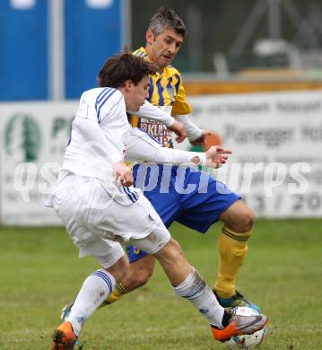 Fussball Unterliga Ost. Liebenfels gegen Friesach.  Branko Puljic (Liebenfels), Werner Buchhaeusl (Friesach). Liebenfels, am 23.10.2011.
Foto: Kuess
---
pressefotos, pressefotografie, kuess, qs, qspictures, sport, bild, bilder, bilddatenbank