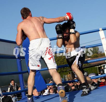 Boxen. Profiwettkampf. Dejan Milicevic (schwarze Handschuhe) gegen Ivan Vladimir (rote Handschuhe). Klagenfurt, am 16.10.2011.
Foto: Kuess
---
pressefotos, pressefotografie, kuess, qs, qspictures, sport, bild, bilder, bilddatenbank
