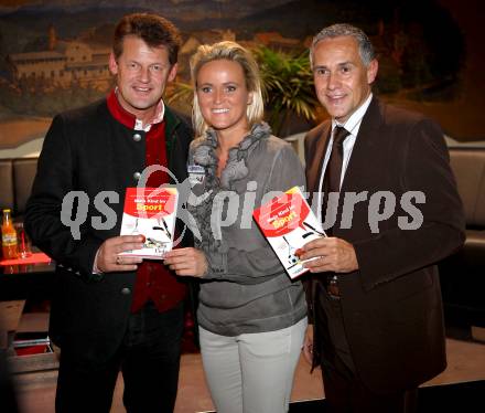 Buchpraesentation.  Mein Kind im Sport. Christian Scheider, Alexandra Meissnitzer, Juergen Pfeiler. Klagenfurt, am 31.10.2011.
Foto: Kuess
---
pressefotos, pressefotografie, kuess, qs, qspictures, sport, bild, bilder, bilddatenbank