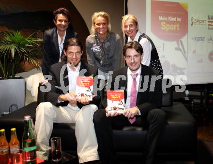 Buchpraesentation.  Mein Kind im Sport. Sabine Urnik, Alexandra Meissnitzer, Roswitha Stadlober,  Christoph Brandner (KAC),  Marc Brabant. Klagenfurt, am 31.10.2011.
Foto: Kuess
---
pressefotos, pressefotografie, kuess, qs, qspictures, sport, bild, bilder, bilddatenbank