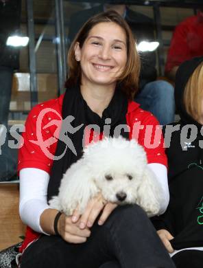 Eroeffnung Sporthalle Viktring. Handball Bundesliga. HC Kelag Kaernten gegen UHC Erste Bank Hollabrunn.  Gabriela Eugenia Rotis-Nagy (SG Witasek Kaernten). Viktring, am 12.11.2011.
Foto: Kuess
---
pressefotos, pressefotografie, kuess, qs, qspictures, sport, bild, bilder, bilddatenbank
