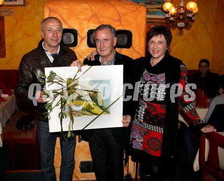 70. Geburtstag von Josef Thulller. Robert Kropiunik,Josef Pepe Thuller, Gerti. Klagenfurt, 18.11.2011.
Foto: Kuess
---
pressefotos, pressefotografie, kuess, qs, qspictures, sport, bild, bilder, bilddatenbank
