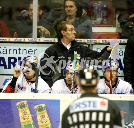 EBEL. Eishockey Bundesliga. KAC gegen EC RED BULL SALZBURG. Trainer Pierre Page (Salzburg). Klagenfurt, am 22.11.2011.
---
pressefotos, pressefotografie, kuess, qs, qspictures, sport, bild, bilder, bilddatenbank
