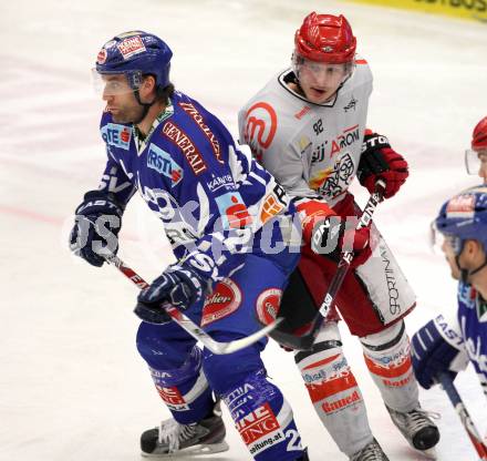 EBEL. Eishockey Bundesliga. EC Rekord Fenster VSV gegen HK Jesenice.  Greg Kuznik,  (VSV),  Anze Kuralt (HK Jesenice). Villach, am 27.11.2011.
Foto: Kuess 


---
pressefotos, pressefotografie, kuess, qs, qspictures, sport, bild, bilder, bilddatenbank