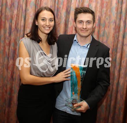 Kaerntner Lyrikpreis. David Schuller (KAC) mit Freundin Steffi,. Klagenfurt, am 1.12.2011.
Foto: Kuess
---
pressefotos, pressefotografie, kuess, qs, qspictures, sport, bild, bilder, bilddatenbank