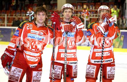 EBEL. Eishockey Bundesliga. KAC gegen KHL Medvescak Zagreb. enttaeuschte KAC Spieler. Klagenfurt, am 2.12.2011.
Foto: Kuess

---
pressefotos, pressefotografie, kuess, qs, qspictures, sport, bild, bilder, bilddatenbank