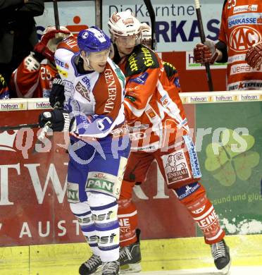 EBEL. Eishockey Bundesliga. KAC gegen KHL Medvescak Zagreb. Paul Schellander, (KAC), David Brine (Zagreb). Klagenfurt, am 2.12.2011.
Foto: Kuess

---
pressefotos, pressefotografie, kuess, qs, qspictures, sport, bild, bilder, bilddatenbank