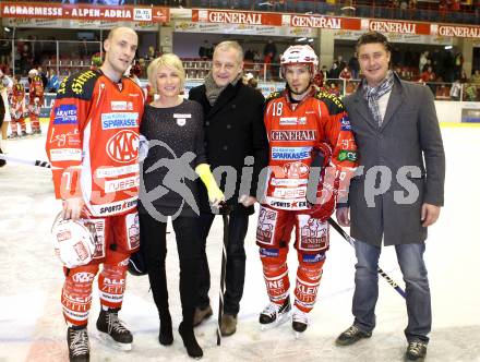 EBEL. Eishockey Bundesliga. KAC gegen KHL Medvescak Zagreb. Herbert Ratz, Heather Mills, Thomas Koch. Klagenfurt, am 2.12.2011.
Foto: Kuess

---
pressefotos, pressefotografie, kuess, qs, qspictures, sport, bild, bilder, bilddatenbank