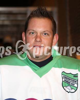 Eishockey Kaerntner Liga Mitte. DSG Ledenitzen. Mario Wulz. Velden, am 1.12.2011.
Foto: Kuess
---
pressefotos, pressefotografie, kuess, qs, qspictures, sport, bild, bilder, bilddatenbank