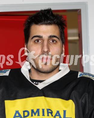 Eishockey. CHL. Carinthian Hockey League. USC HUFIX Velden.  Michael Sbardellati. Velden, 12.12.2011.
Foto: Kuess
---
pressefotos, pressefotografie, kuess, qs, qspictures, sport, bild, bilder, bilddatenbank