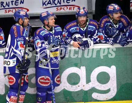 EBEL. Eishockey Bundesliga. EC Rekord Fenster VSV gegen KAC. Derek Damon, Roland Kaspitz, Nicolas Petrik, Kyle Wanvig (VSV). Villach, am 9.12.2011.
Foto: Kuess 


---
pressefotos, pressefotografie, kuess, qs, qspictures, sport, bild, bilder, bilddatenbank