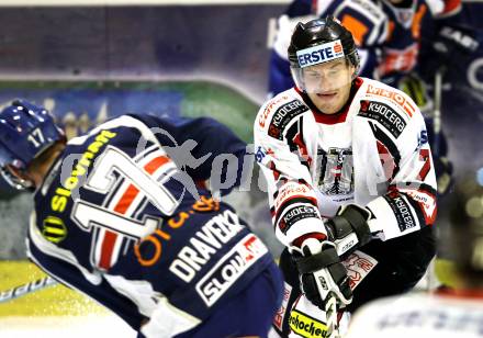 Eishockey Oesterreich Cup. Oesterreich gegen Slowakei. Stefan Ulmer,  (Oesterreich), Vladimir Dravecky (Slowakei). Klagenfurt, 17.12.2011.
Foto: Kuess

---
pressefotos, pressefotografie, kuess, qs, qspictures, sport, bild, bilder, bilddatenbank