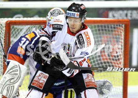 Eishockey Oesterreich Cup. Oesterreich gegen Slowakei.  Thomas Raffl,  (Oesterreich), Jan Laco (Slowakei). Klagenfurt, 17.12.2011.
Foto: Kuess

---
pressefotos, pressefotografie, kuess, qs, qspictures, sport, bild, bilder, bilddatenbank