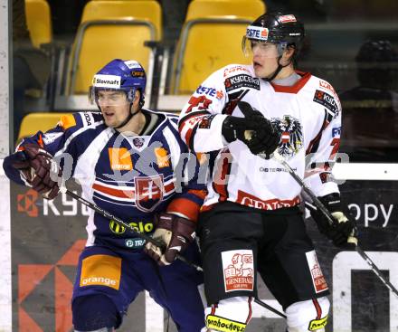 Eishockey Oesterreich Cup. Oesterreich gegen Slowakei. Thomas Hundertpfund, (Oesterreich),  Michal Sersen (Slowakei). Klagenfurt, 17.12.2011.
Foto: Kuess

---
pressefotos, pressefotografie, kuess, qs, qspictures, sport, bild, bilder, bilddatenbank