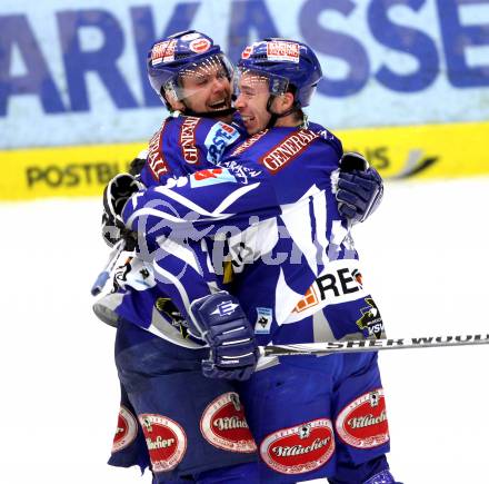EBEL. Eishockey Bundesliga. EC Rekord Fenster VSV gegen KHL Medvescak Zagreb. Torjubel Kevin Mitchell, Marco Pewal (VSV). Villach, am 20.12.2011.
Foto: Kuess 


---
pressefotos, pressefotografie, kuess, qs, qspictures, sport, bild, bilder, bilddatenbank