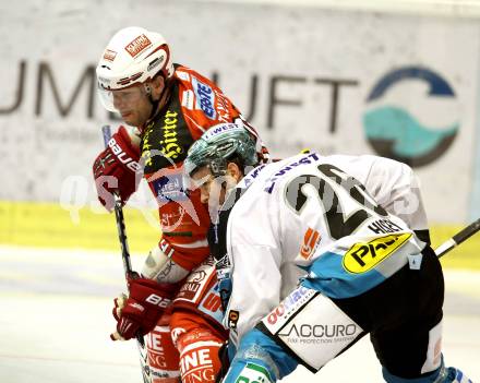 EBEL. Eishockey Bundesliga. KAC gegen EHC LIWEST Linz. Joseph JOey Tenute,  (KAC),Rob Hisey  (Linz). Klagenfurt, am 26.12.2011.
Foto: Kuess

---
pressefotos, pressefotografie, kuess, qs, qspictures, sport, bild, bilder, bilddatenbank