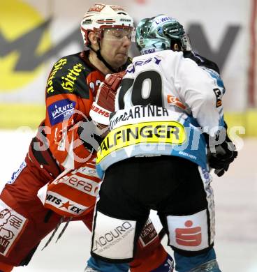 EBEL. Eishockey Bundesliga. KAC gegen EHC LIWEST Linz. Mike Siklenka, (KAC), Gregor Baumgartner  (Linz). Klagenfurt, am 26.12.2011.
Foto: Kuess

---
pressefotos, pressefotografie, kuess, qs, qspictures, sport, bild, bilder, bilddatenbank