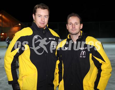 Eishockey Kaerntner Liga Ost. Obmannstellvertreter Walter Rumpf, Obmann Gernot Helfrich (EHC St. Veit). Klein St. Paul, am 23.12.2011.
Foto: Kuess 
---
pressefotos, pressefotografie, kuess, qs, qspictures, sport, bild, bilder, bilddatenbank