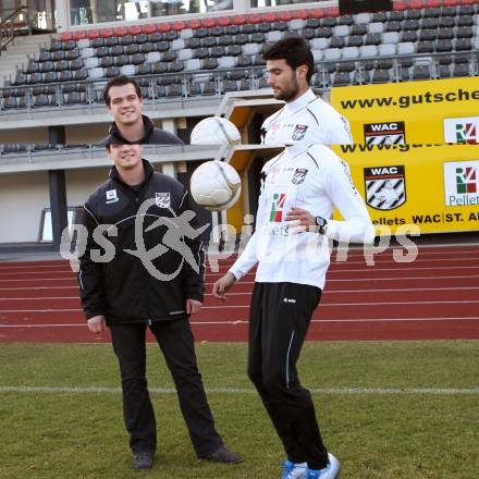 Fussball. 1. Liga. WAC/St. Andrae. JosÃ© Antonio Solano Moreno, Pressesprecher Markus Perchthaler. Wolfsberg, 9.1.2012
Foto: Kuess
---
pressefotos, pressefotografie, kuess, qs, qspictures, sport, bild, bilder, bilddatenbank