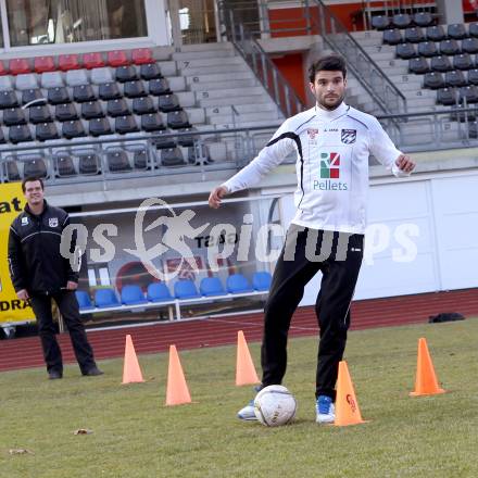 Fussball. 1. Liga. WAC/St. Andrae. JosÃ© Antonio Solano Moreno, Pressesprecher Markus Perchthaler. Wolfsberg, 9.1.2012
Foto: Kuess
---
pressefotos, pressefotografie, kuess, qs, qspictures, sport, bild, bilder, bilddatenbank