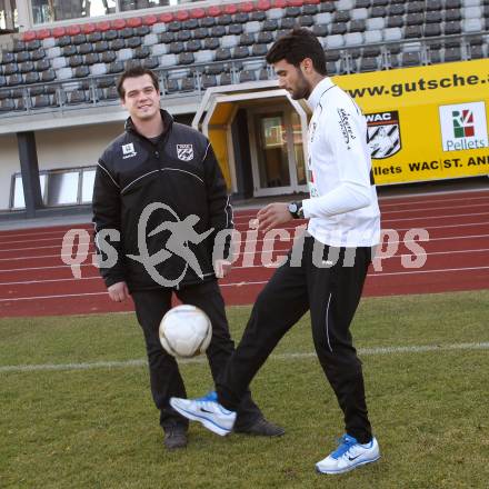 Fussball. 1. Liga. WAC/St. Andrae. JosÃ© Antonio Solano Moreno, Pressesprecher Markus Perchthaler. Wolfsberg, 9.1.2012
Foto: Kuess
---
pressefotos, pressefotografie, kuess, qs, qspictures, sport, bild, bilder, bilddatenbank